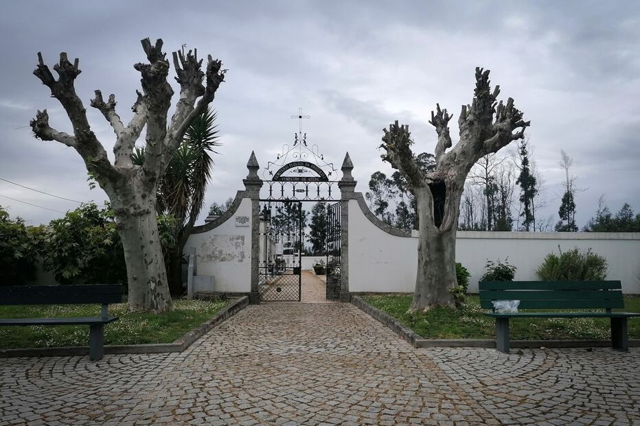 Cemitério de Pinheiro de Ázere 