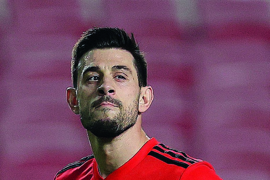 Pizzi, se jogar sobre a direita, pode levar Rafa a mudar para a esquerda