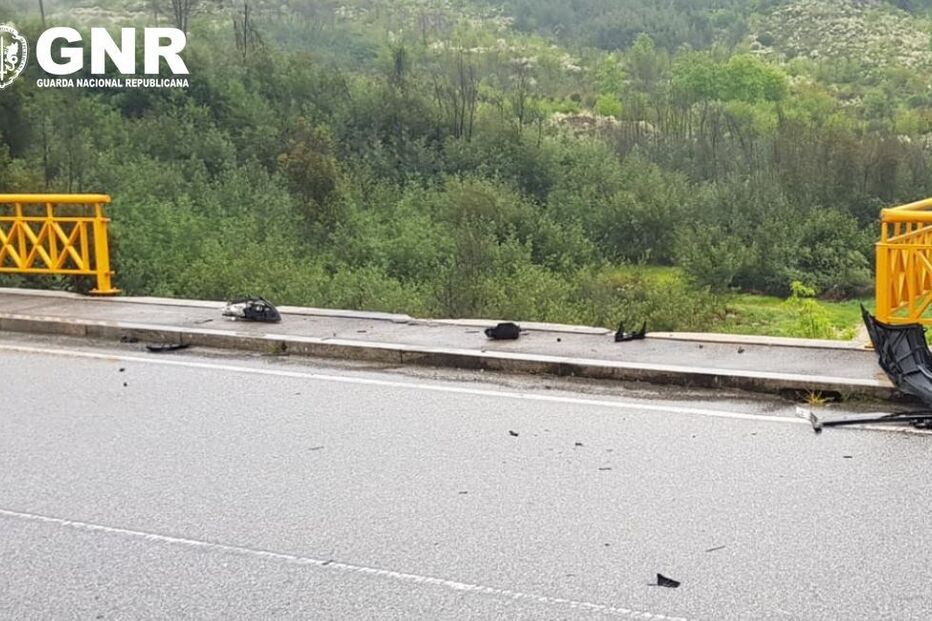 Militar de férias resgata mulher após despiste e queda de carro no rio Mondego. Veja a imagens