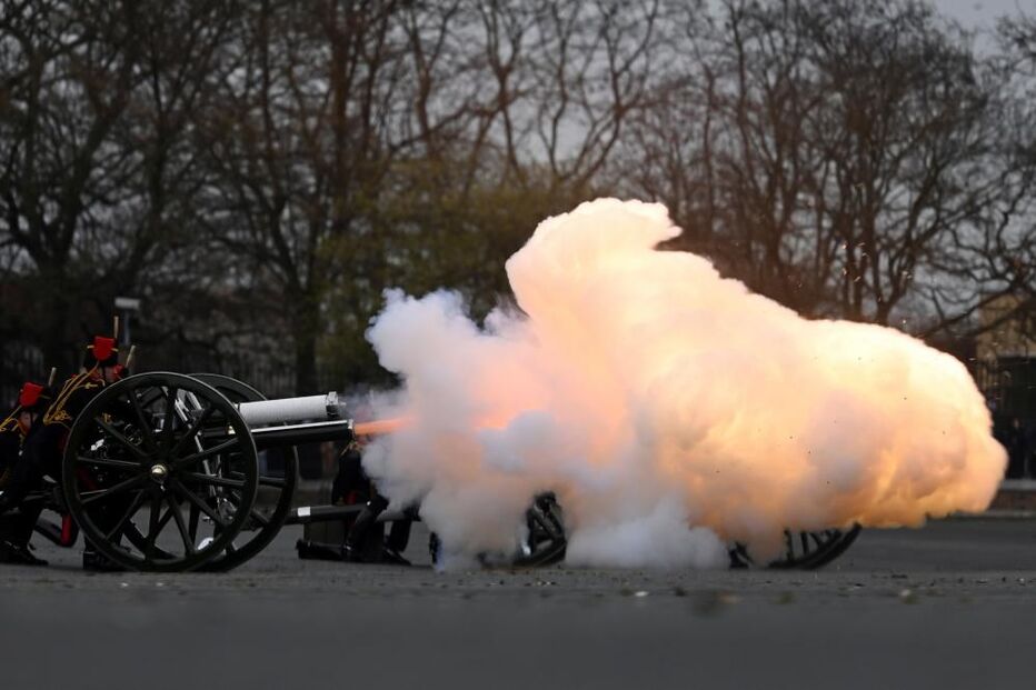 Salvas de canhão por todo o Reino Unido em homenagem ao príncipe Filipe