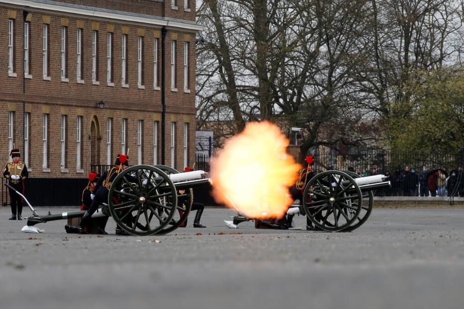 Salvas de canhão por todo o Reino Unido em homenagem ao príncipe Filipe