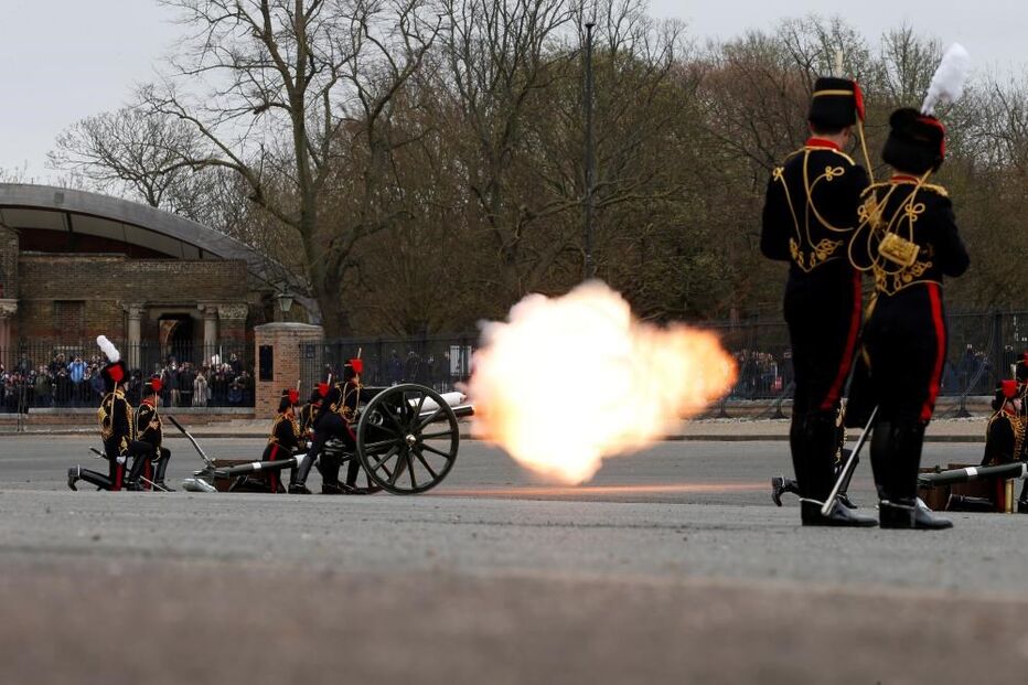 Salvas de canhão por todo o Reino Unido em homenagem ao príncipe Filipe