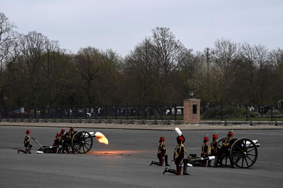 Salvas de canhão por todo o Reino Unido em homenagem ao príncipe Filipe