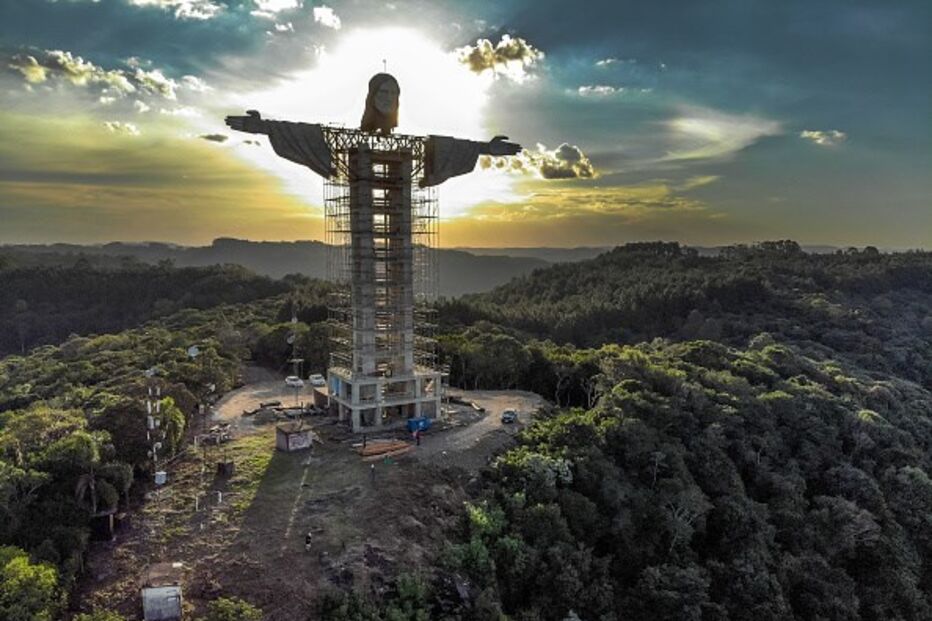 Estátua de Cristo na cidade Encantado, no Rio Grande do Sul 