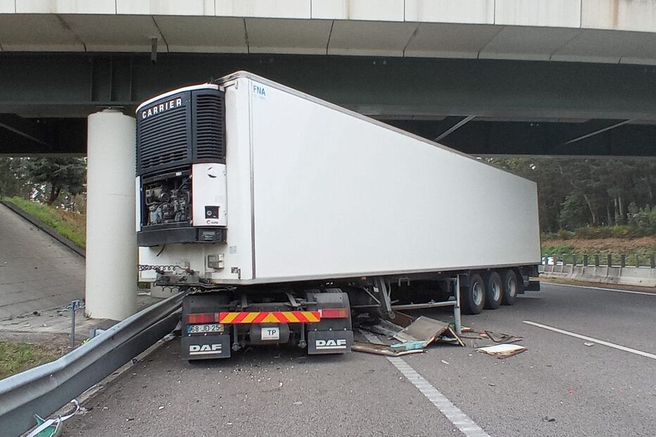 2021-04-12_18_08_49 acidente.jpg