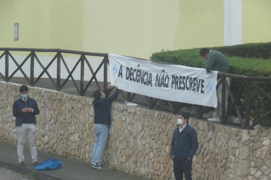 Cartazes com mensagem 