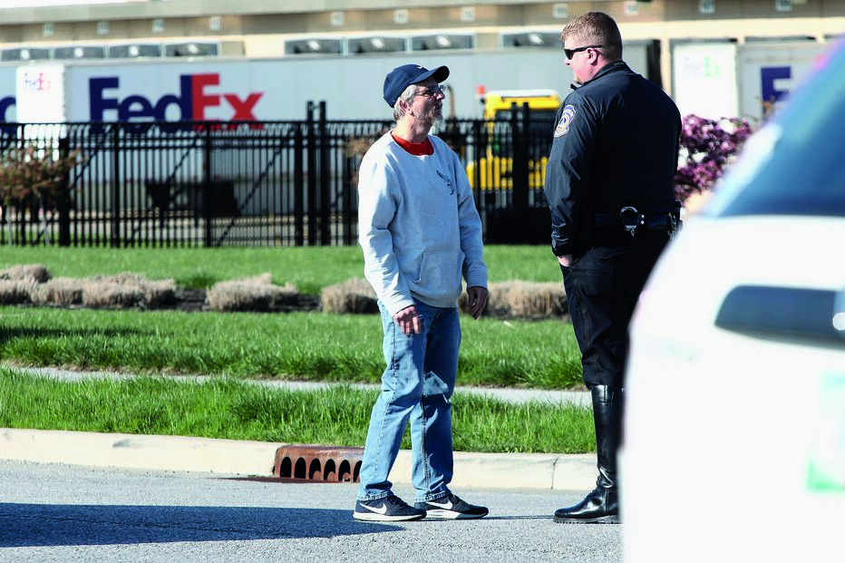 Atirador mata oito ao acaso em loja da Fedex nos EUA