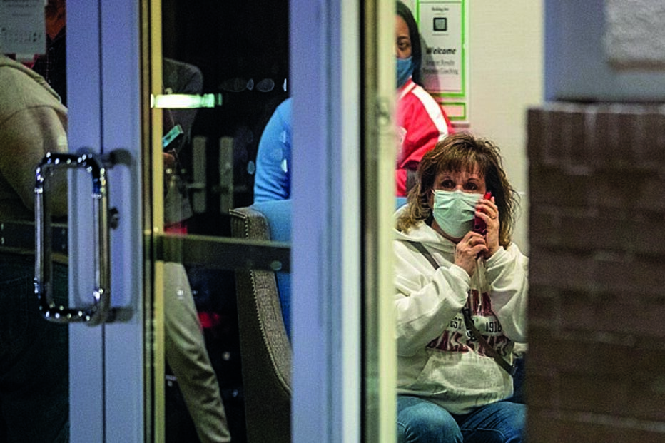 Atirador mata oito ao acaso em loja da Fedex nos EUA