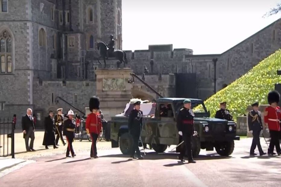 Família real dirige-se à Capela de S.Jorge