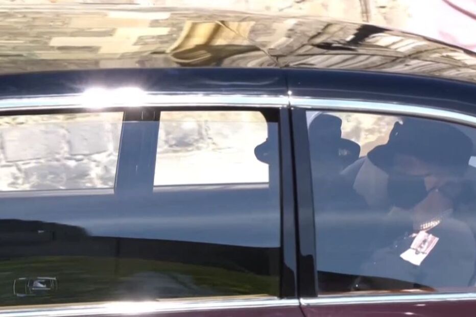 Família real dirige-se à Capela de S.Jorge