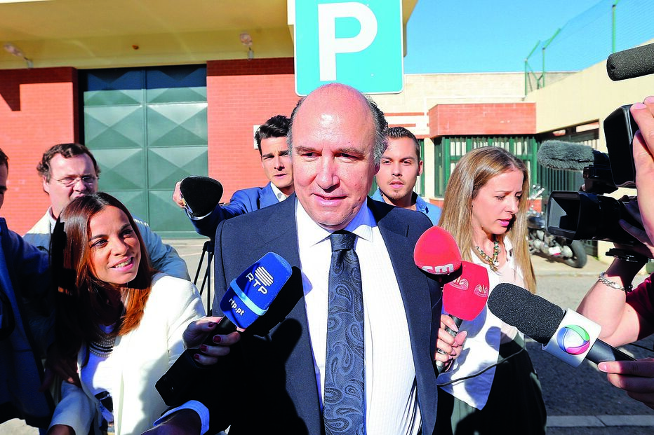 Vale e Azevedo quando saiu da cadeia da Carregueira, em 2016