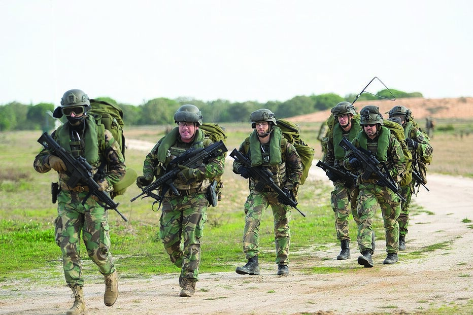 Fuzileiros participam em missões utilizando os botes que os fizeram famosos