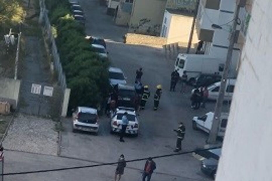 Bebé de um ano trancado sozinho dentro de carro em Almada	