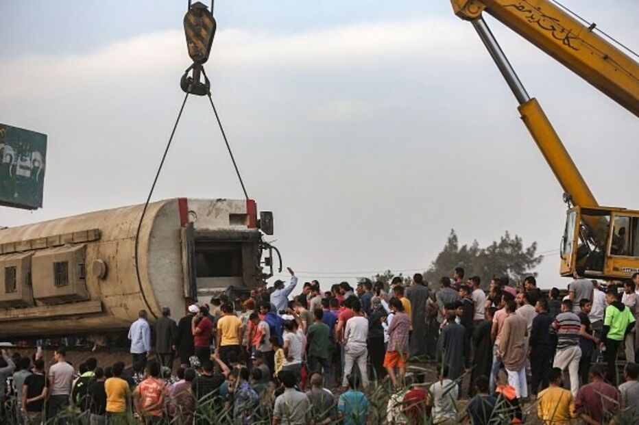 Descarrilamento de comboio no Egito