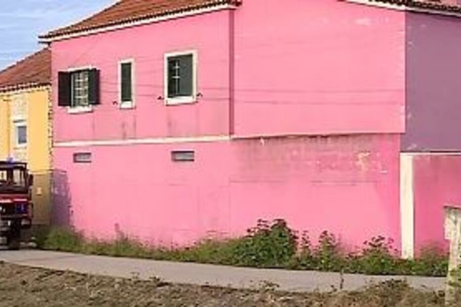 Um ferido grave durante incêndio em armazém de Alenquer