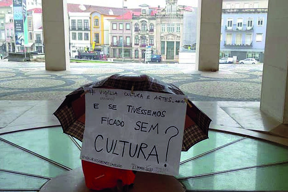 Em Aveiro, o protesto da cultura resistiu à chuva  