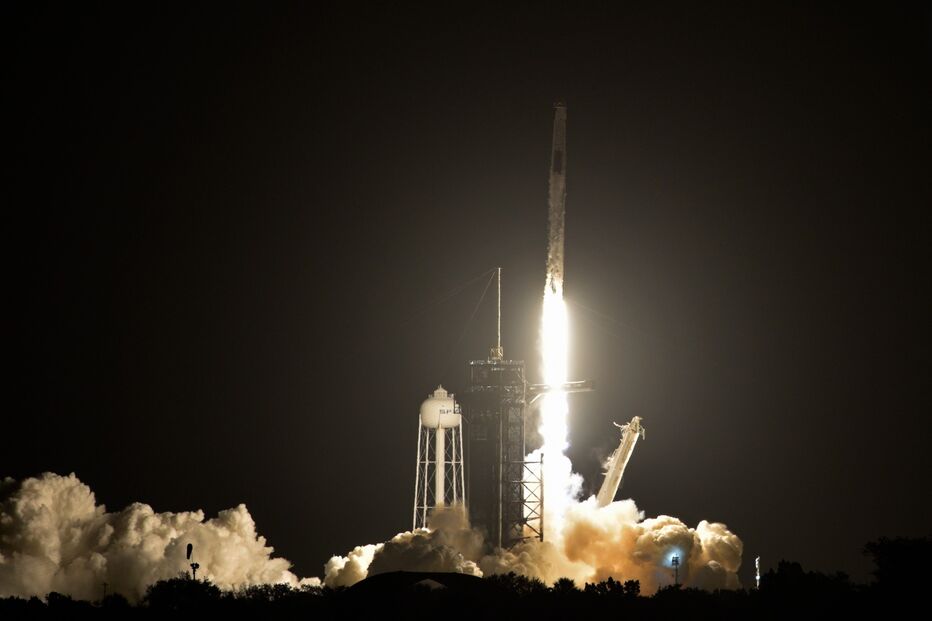 SpaceX envia quatro astronautas para Estação Espacial Internacional