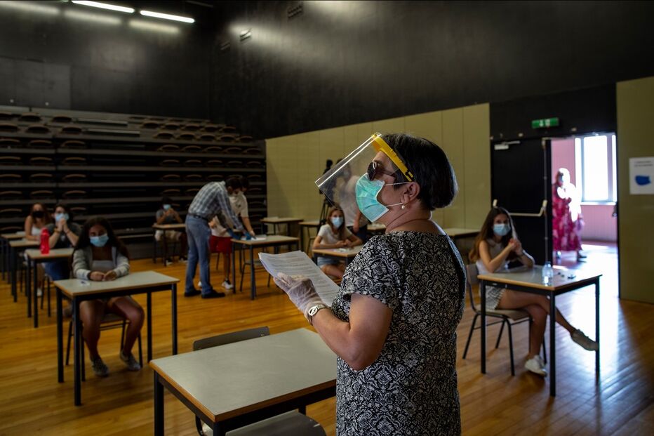 Professores com 3 contratos seguidos em horário completo e anual vinculam aos quadros do Ministério da Educação