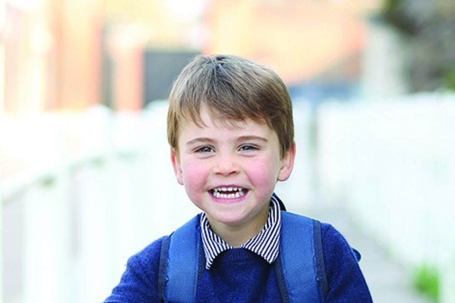 Louis divertido antes de sair para a creche