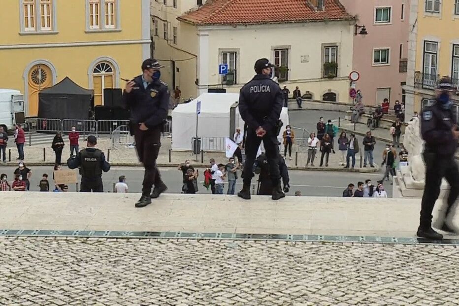 PSP realiza detenções durante manifestação à porta do Parlamento