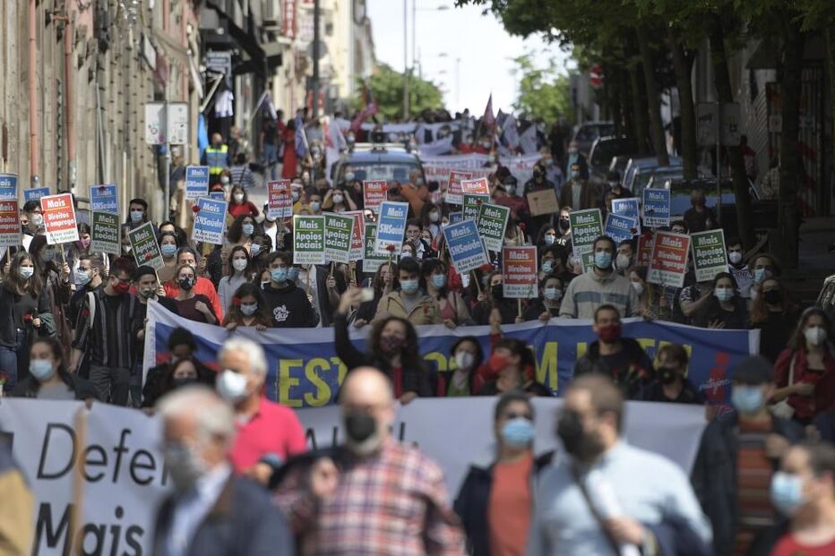 Desfile da Liberdade juntou no Porto várias centenas de pessoas 