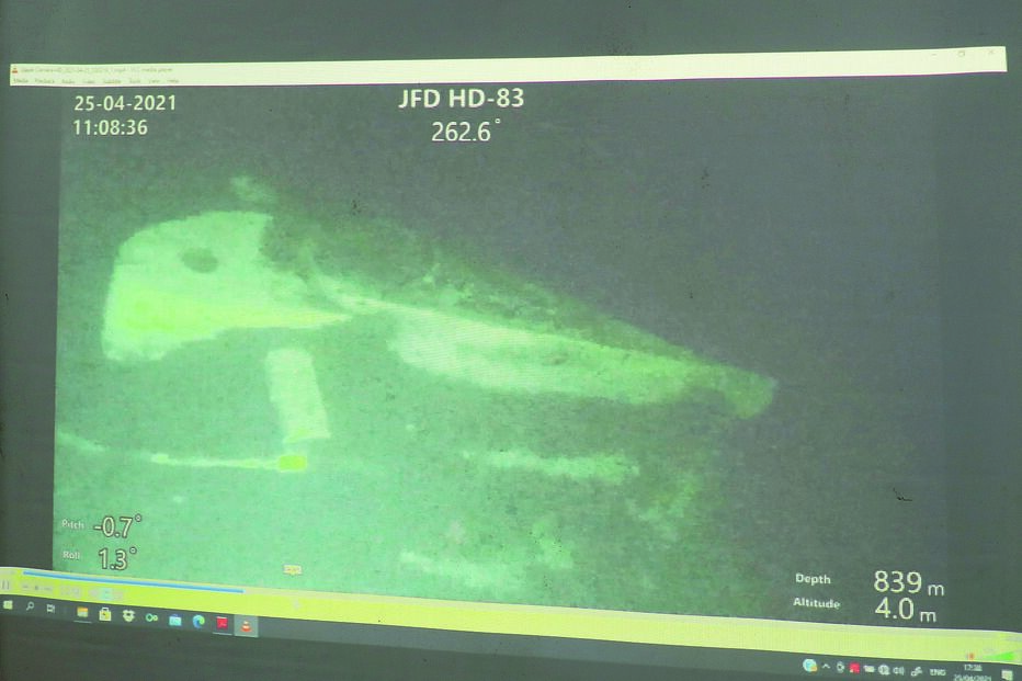 Drone subaquático filmou os destroços do submarino, que se encontram a mais de 800 metros de profundidade  