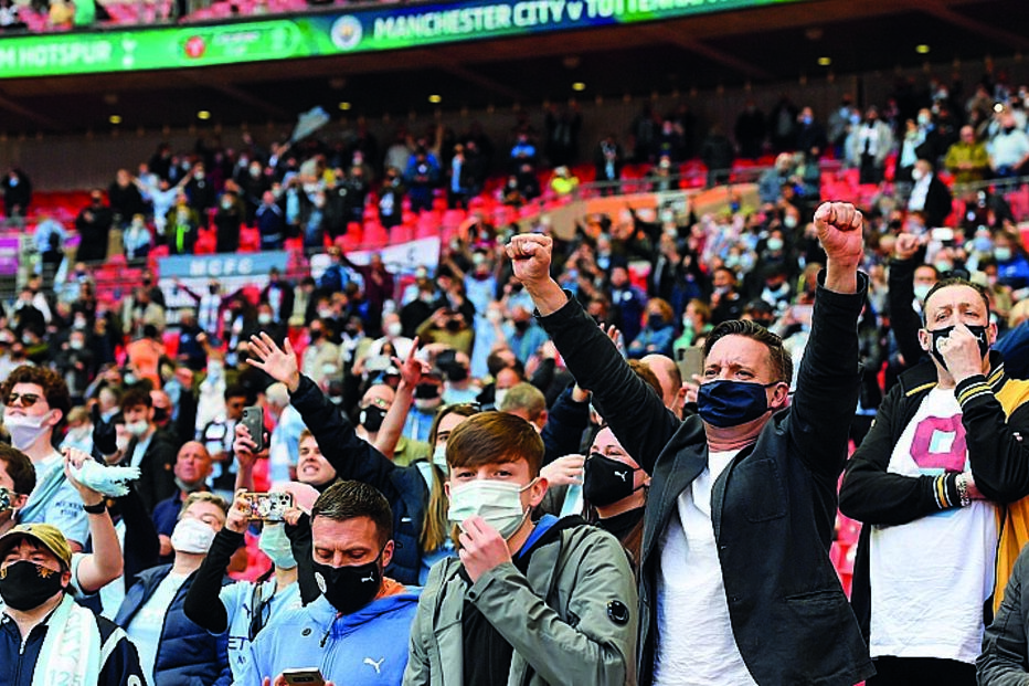 Oito mil pessoas assistiram ao jogo em Wembley  