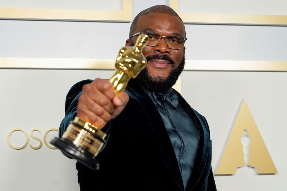 Tyler Perry, vencedor do segundo Prémio Humanitário Jean Hersholt Humanitarian Award