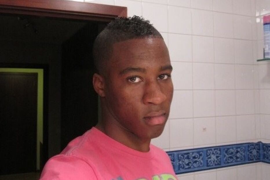 Caio Carvalho tinha 23 anos e foi atingido a tiro