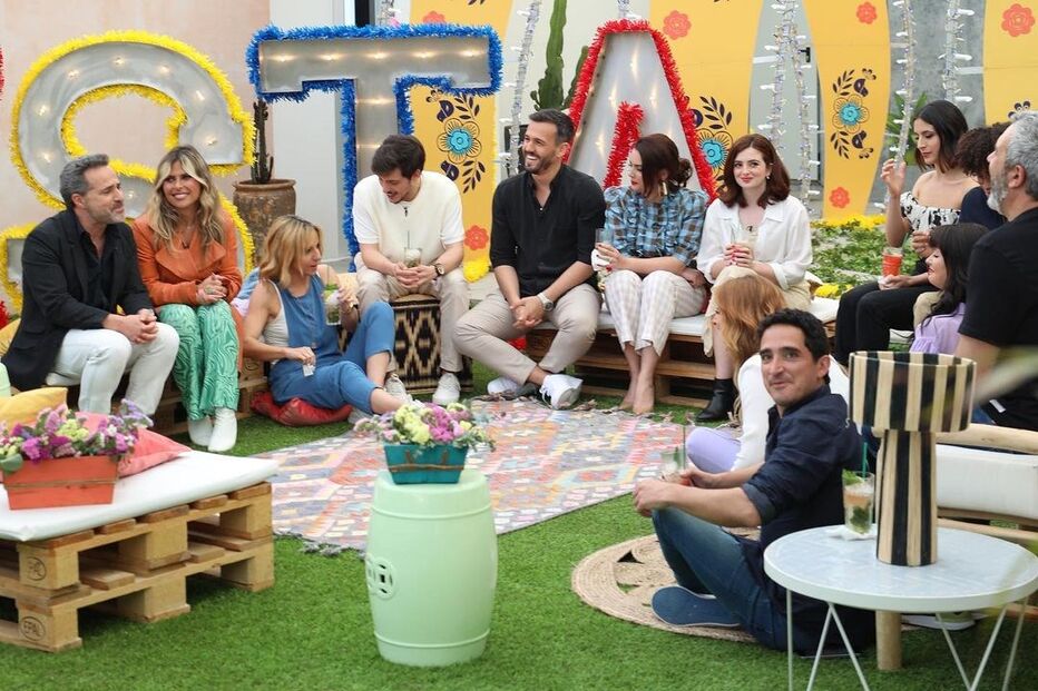 Elenco da novela 'Festa é Festa' em 'Cristina ComVida'