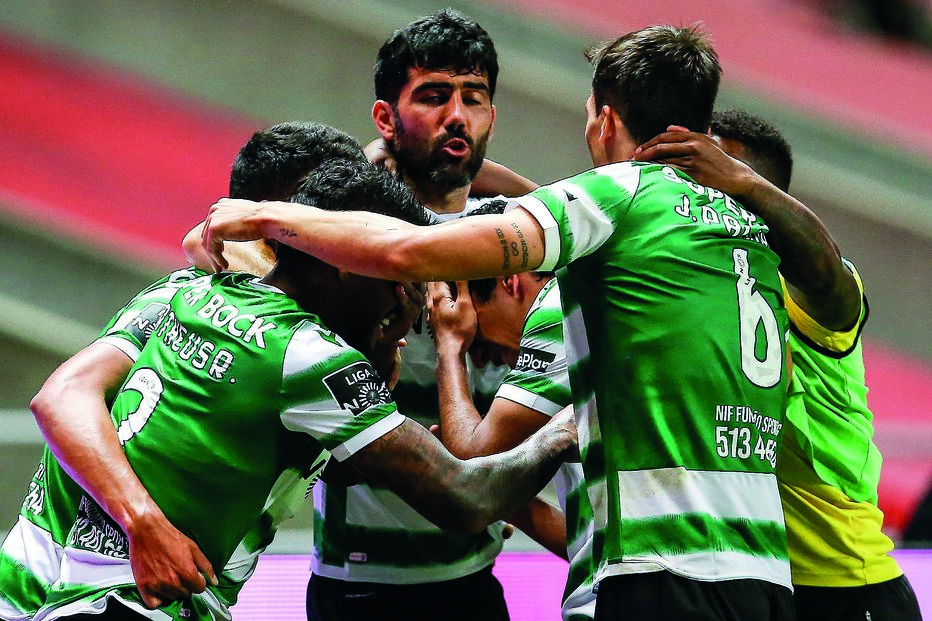 Jogadores do Sporting festejaram a vitória (1-0) em Braga, que praticamente selou o apuramento para a próxima edição da Liga dos Campeões