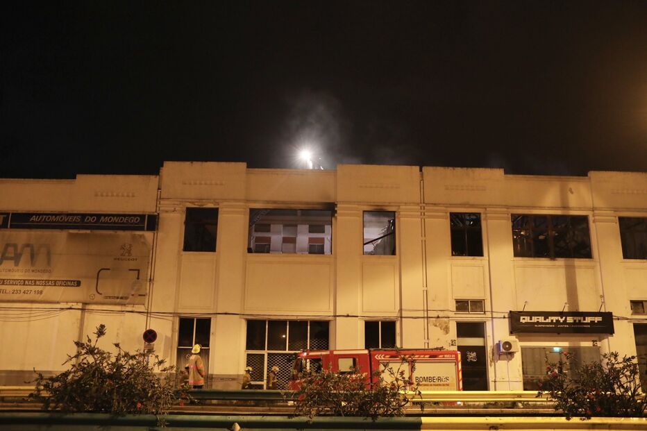 Chamas deixaram rasto de destruição em oficinas na Figueira da Foz