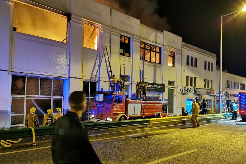 Chamas deixaram rasto de destruição em oficinas na Figueira da Foz