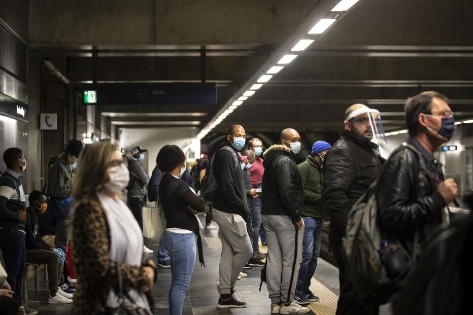 2020-11-19_14_26_11 Covid covid-19 coronavirus transportes metro pessoas.JPG