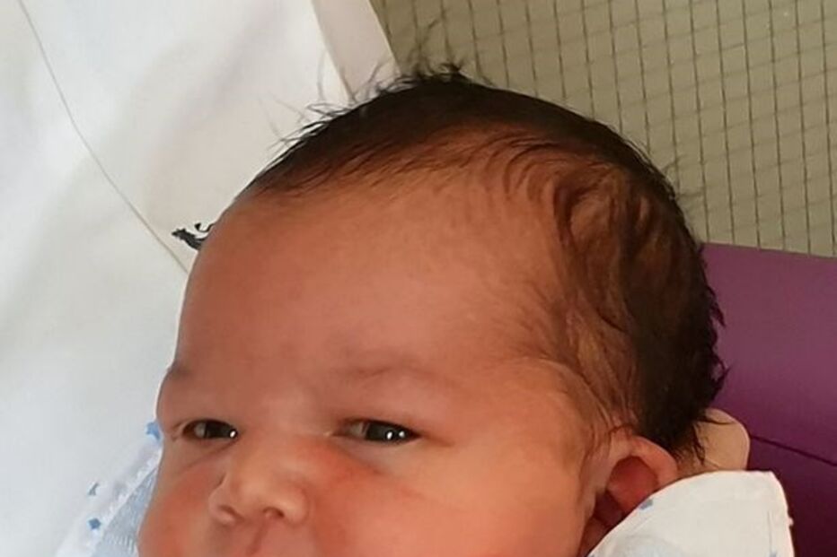 Polícia de Birmingham revelou fotografias do recém-nascido