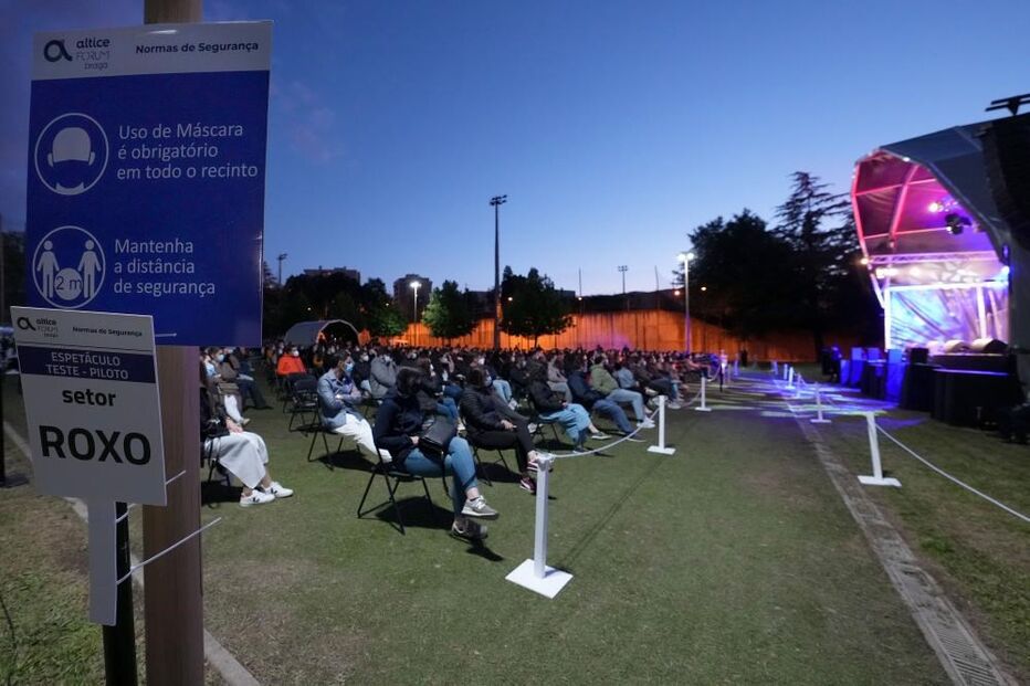 Espetáculo de humor em Braga lotado com 400 pessoas	