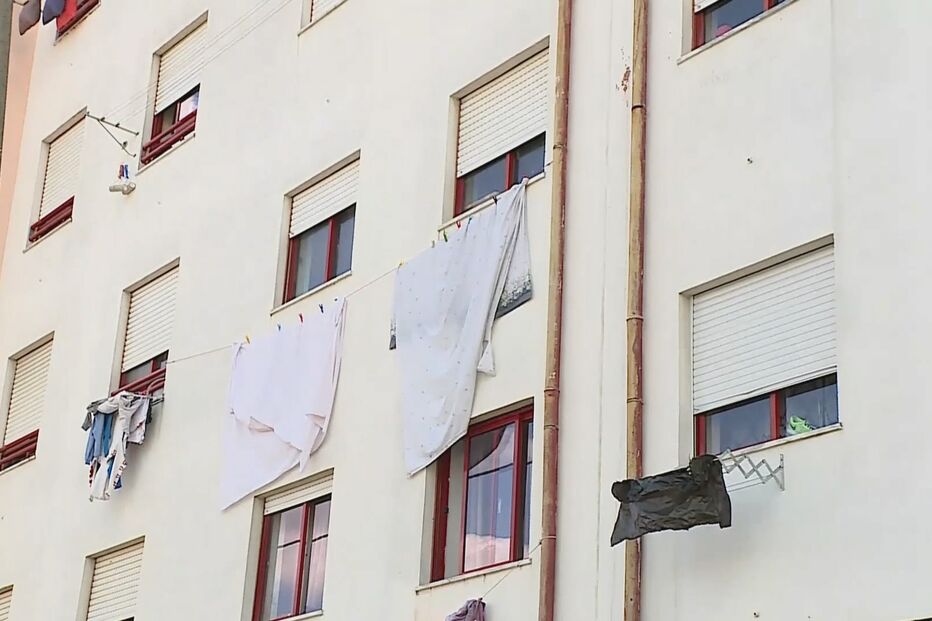 Bebé em estado grave ao cair de segundo andar no Prior Velho em Loures