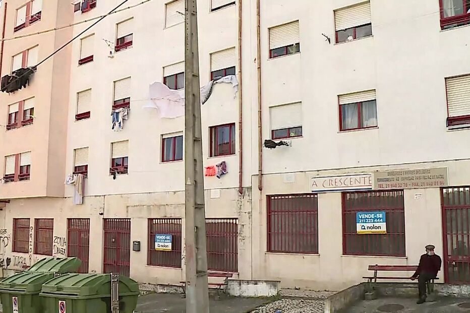 Prédio de onde caiu o menino 