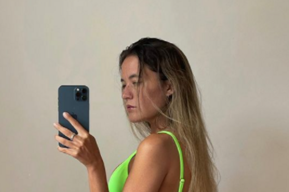 Constança Braddell exibe curvas sexy nas redes sociais após conseguiu controlar a doença. Jovem retoma rotinas e está estável 