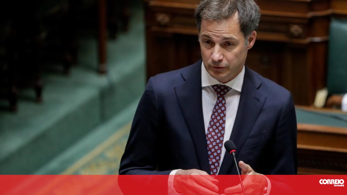 Primeiro-ministro da Bélgica apresenta formalmente demissão ao rei