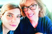 Raquel Strada mimou mãe com dedicatória   