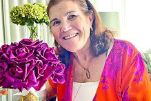 Dolores Aveiro exibiu um vistoso ramo de flores 