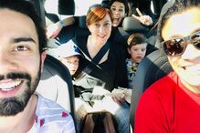 Maria João Abreu com a nora, filho e netos