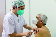 Distribuição de vacinas pelas cinco administrações regionais de saúde tem por base a densidade populacional 