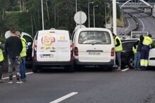 Duas pessoas encarceradas em acidente com dez carros na A41 em Alfena, junto ao acesso para a A3