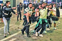 Milhares de adeptos leoninos reuniram-se nas imediações do Estádio José Alvalade, mas foi necessária a intervenção da polícia para travar alguns excessos que deixaram algumas pessoas feridas   