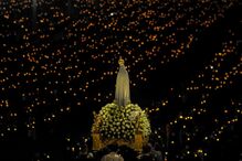 Passagem da Nossa Senhora durante Procissão das Velas