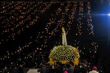 Passagem da Nossa Senhora durante Procissão das Velas