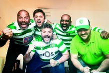 César Mourão festejou junto dos amigos  