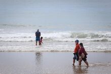 Banhistas da praia de Carcavelos manifestam segurança no arranque da época balnear